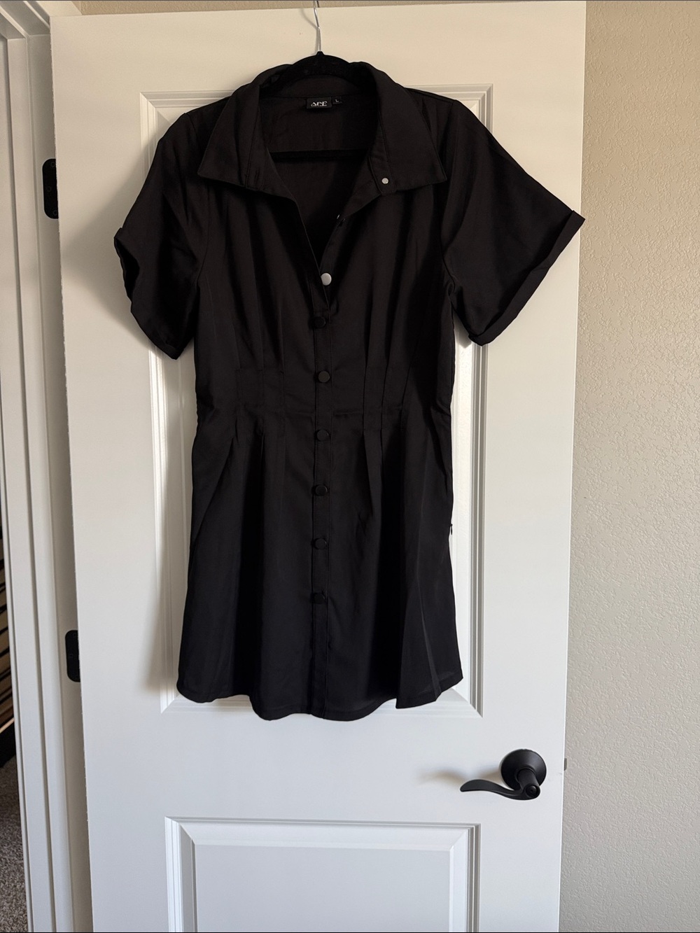 Women's Short-Sleeve Black Button-Front Tunic with Collar